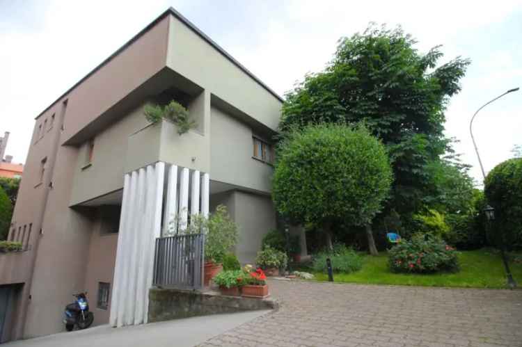 Villa singola in Via dei Platani 11, Legnano, 8 locali, 3 bagni