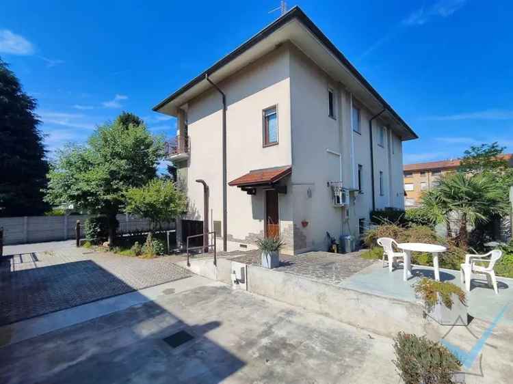 Villa in Via Col di Lana, Seveso, 4 locali, 2 bagni, 116 m², terrazzo