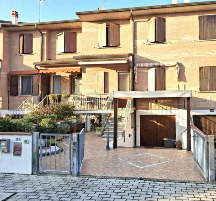 Villa a schiera in Via Gaetano Nanni, Ferrara, 4 locali, 2 bagni