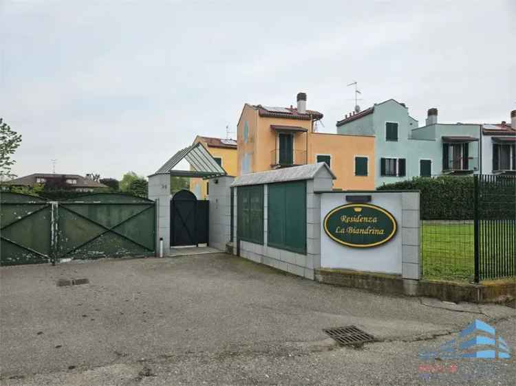 Villa a schiera in Via roggia molinara 8, Biandrate, 4 locali, 3 bagni