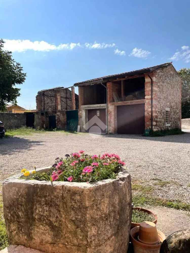 Casa colonica via Madonna 1, Colà, Lazise