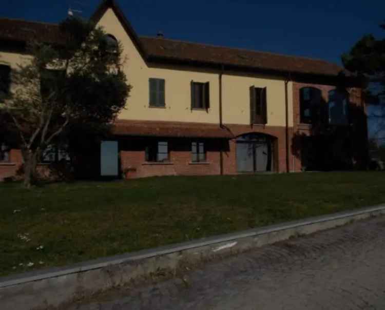 Villetta bifamiliare in Via Falamera 83, Alessandria, 17 locali