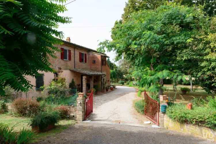 Vendita casa indipendente 19 locali di 484 m² in Marciano della Chiana (52047) - 116672 - iad