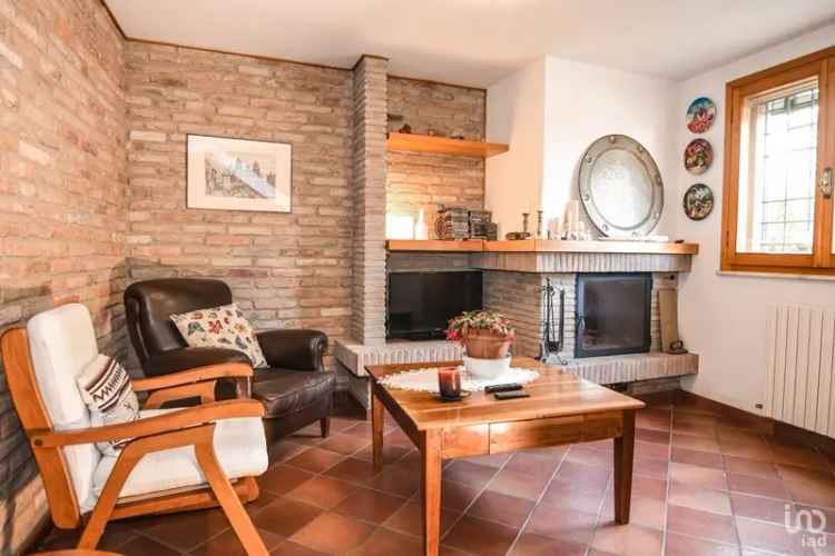 Vendita casa indipendente 7 locali di 186 m² in Argenta (44011) - 129427 - iad