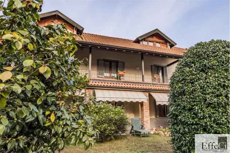 Villa unifamiliare via Cesare Battisti, 9, Centro, Besozzo