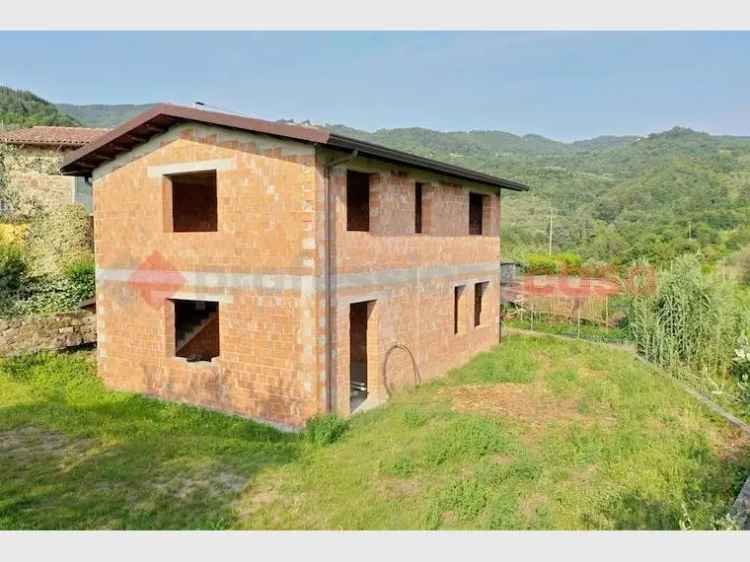 Casa Indipendente in vendita  a Minucciano