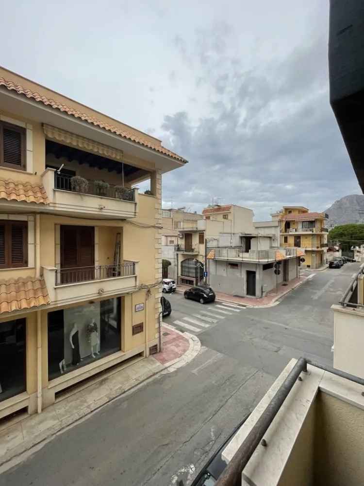 Appartamento in Via Alessandro Paternostro, 5, Terrasini (PA)