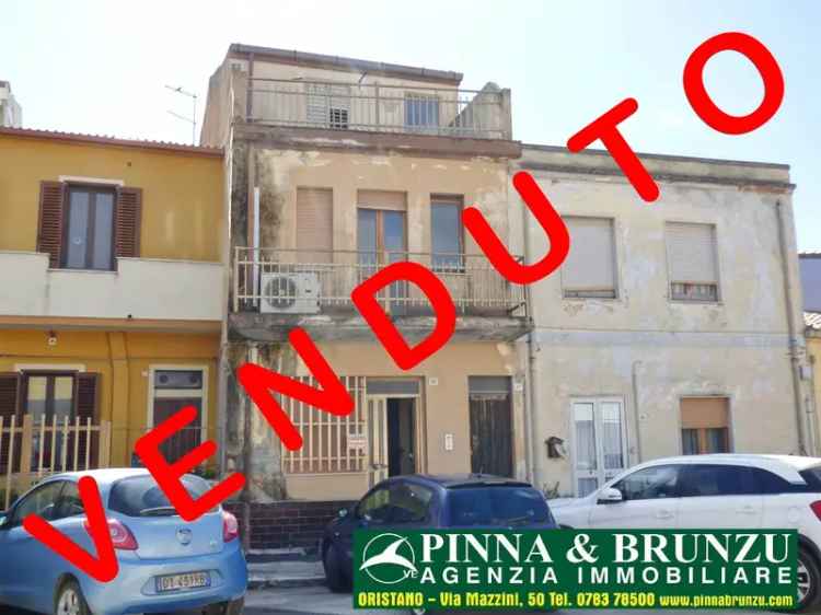 Villa a schiera in Via bosa 37, Oristano, 5 locali, 2 bagni, 150 m²