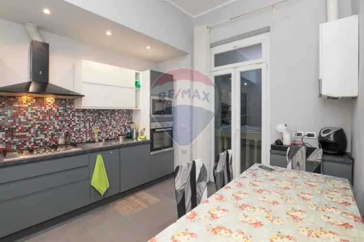 Appartamento in Via Adelaide Ristori, Genova, 6 locali, 1 bagno, 90 m²