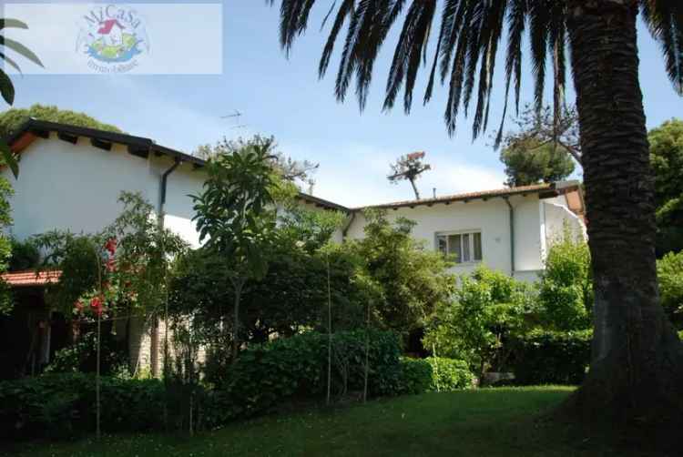 Villa singola in VIA PISORNO, Pisa, 8 locali, 3 bagni, con box, 400 m²