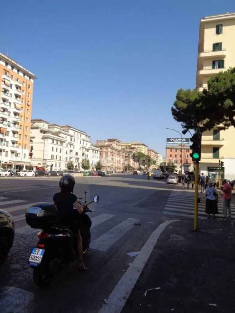 Appartamento piazza Camillo Finocchiaro Aprile, Appio Latino, Roma