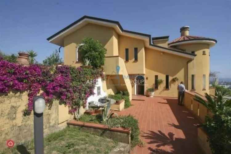 Villa in Via San Lorenzo 63, Massa, 10 locali, 1 bagno, arredato