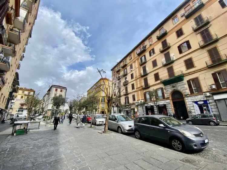 Quadrilocale via Sant' Antonio Abate 113, Tribunali, Napoli