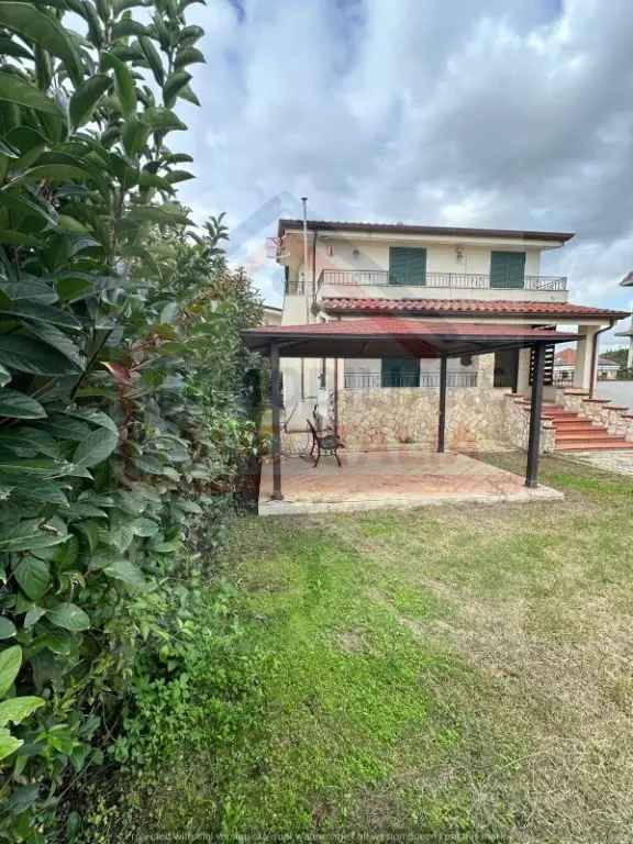 Villa in Via torre scafati, Giugliano in Campania, 4 locali, 3 bagni