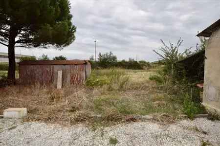 Annesso Agricolo 100 mq con Deposito e Terreno