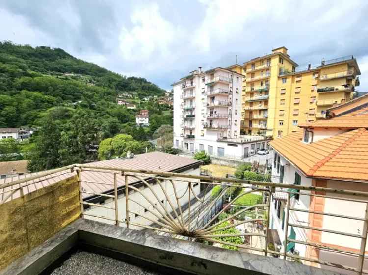 Appartamento in Via Martiri Della Libertà, Campomorone, 7 locali