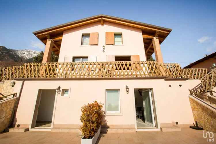 Vendita casa indipendente 11 locali di 160 m² in Ferrara di Monte Baldo (37020) - 98188 - iad