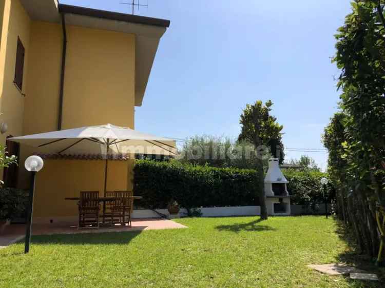 Villa plurifamiliare viale delle Orchidee 8, Bella Farnia, Sabaudia