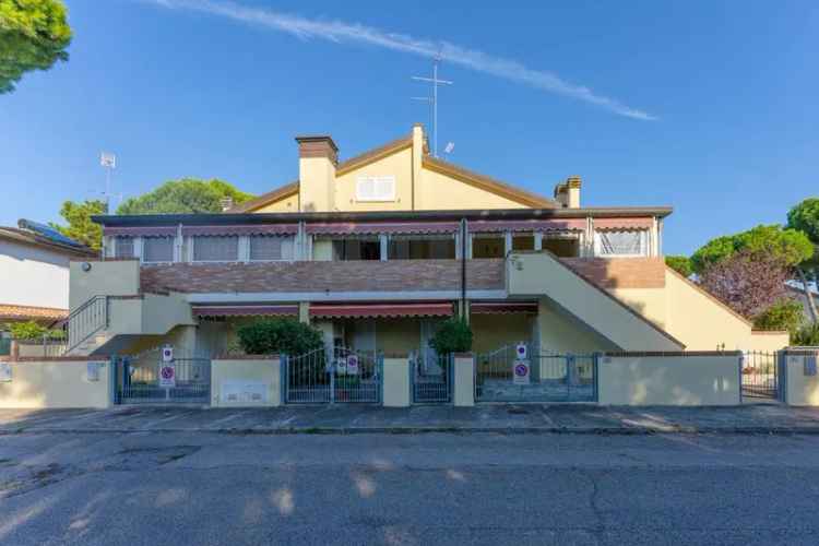 Villa plurifamiliare via Giuseppe Parini, Lido degli Estensi, Comacchio