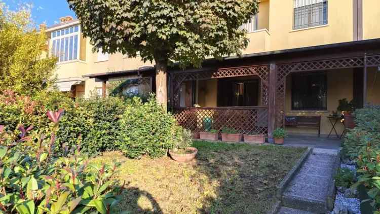 Villa a schiera in Via Caduti Di Via Fani, Cesena, 8 locali, 2 bagni