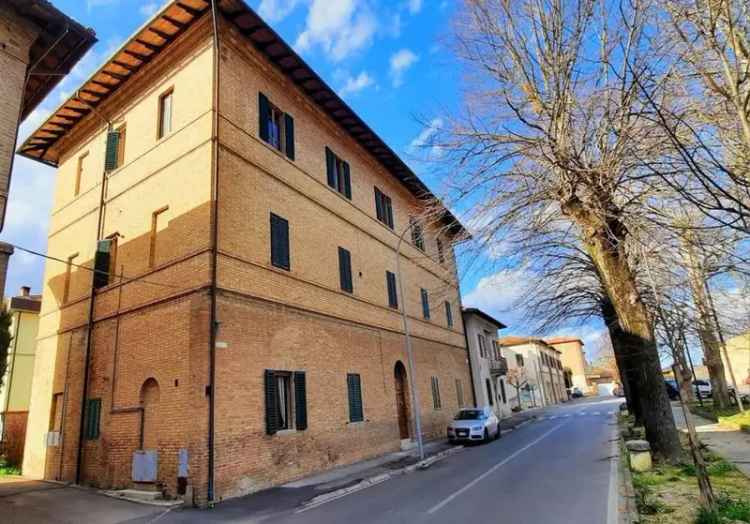 Appartamento in Viale Bindo Crocchi 45, Montalcino, 5 locali, 1 bagno