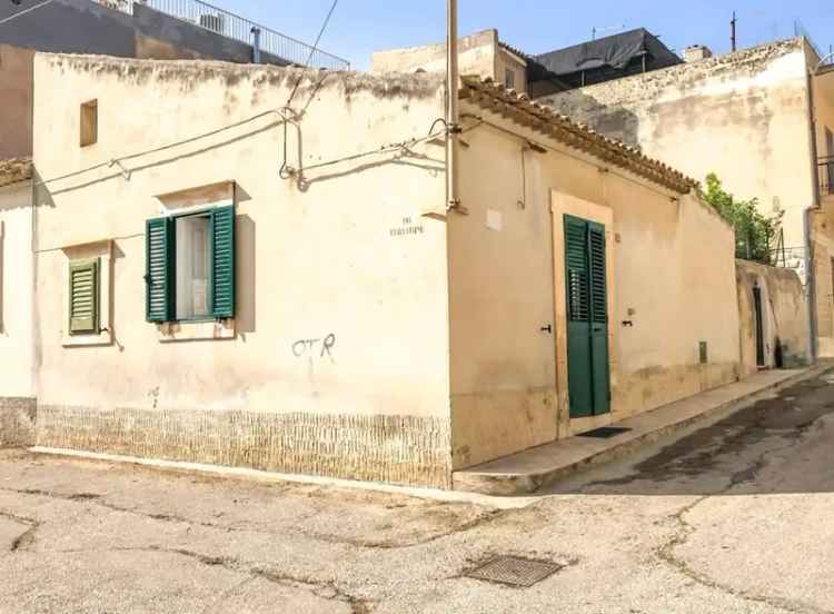 Villa in Via Regina Margherita, Scicli, 4 locali, 1 bagno, arredato