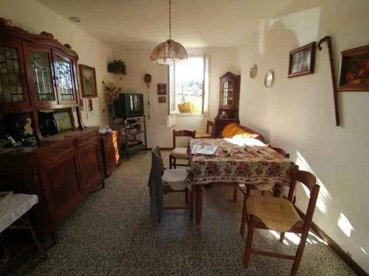 Porzione di casa in Vendita a Modena di 150 m² con 5 locali