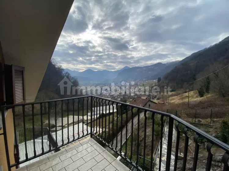 Villa Bifamiliare Pasturo con Giardino e Vista Panoramica