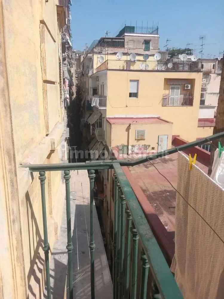 Quadrilocale via Vicaria Vecchia, 12, Tribunali, Napoli