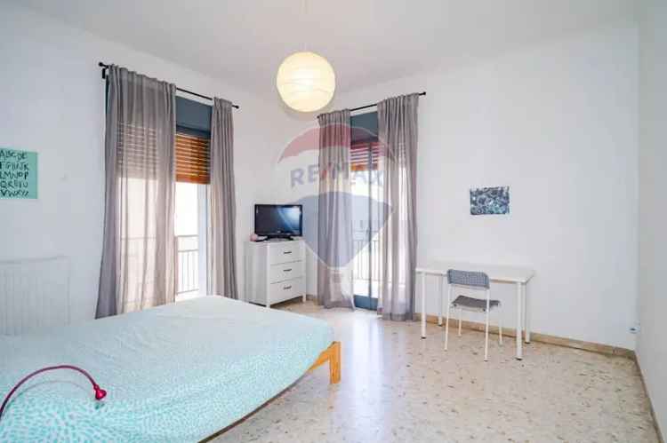 Appartamento in Via Reclusorio Del Lume, Catania, 6 locali, 1 bagno