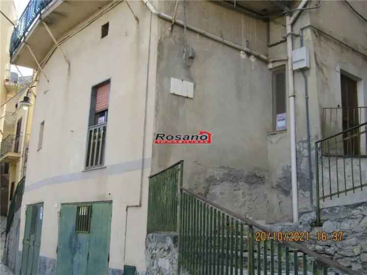 Appartamento in Via giulio cesare, Centuripe, 5 locali, 1 bagno, 80 m²