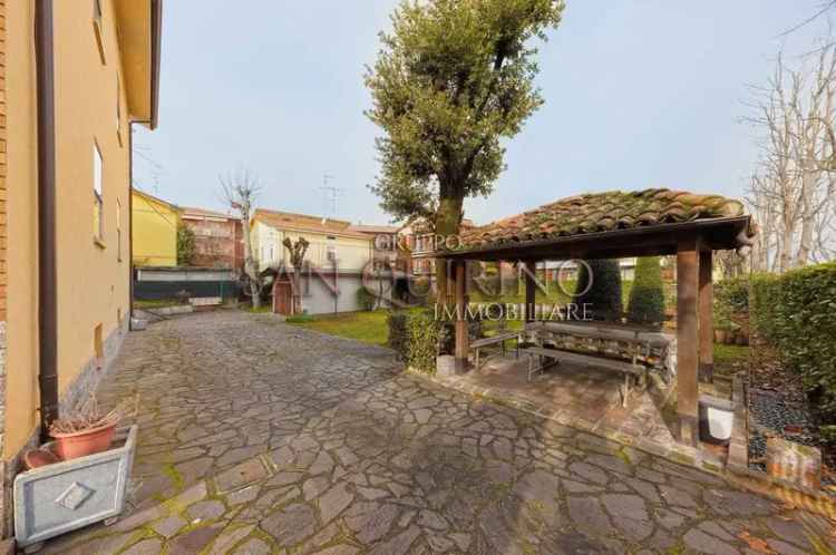 Villa plurifamiliare piazza Martiri Partigiani 81, Centro, Sassuolo