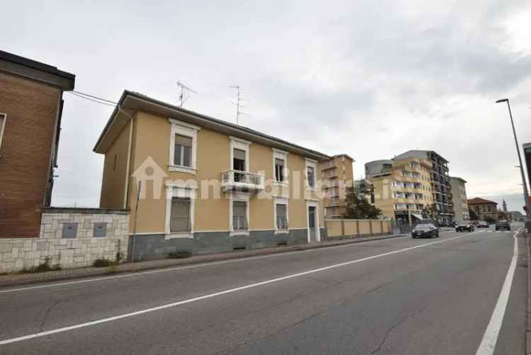 Villa bifamiliare via Leonardo Walter Manzone, Isola - Bennet - Belvedere, Vercelli