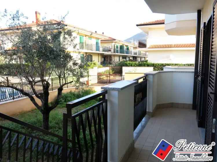 Appartamento in Via Spinete, Fondi, 6 locali, 2 bagni, 80 m²