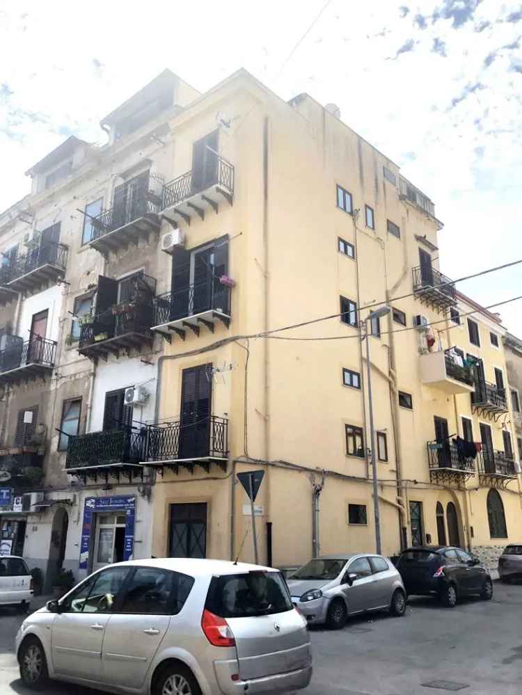 Appartamento in Vicolo Pipitone, 2, Palermo (PA)