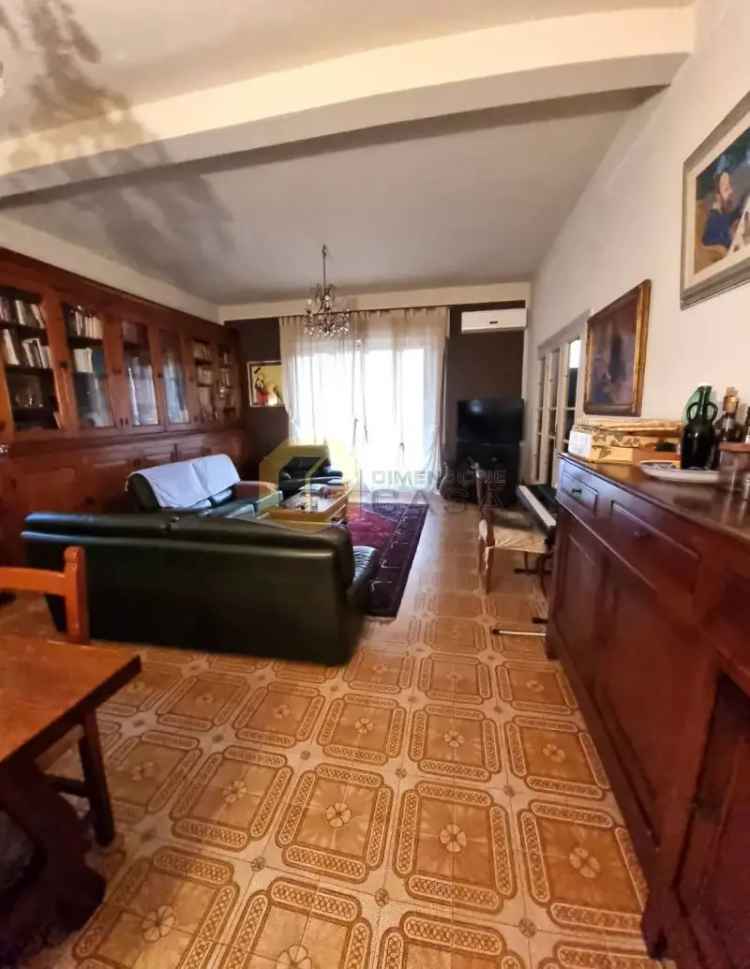 Villa unifamiliare via Fabio Filzi 117, Darsena - Ex Campo di Aviazione, Viareggio