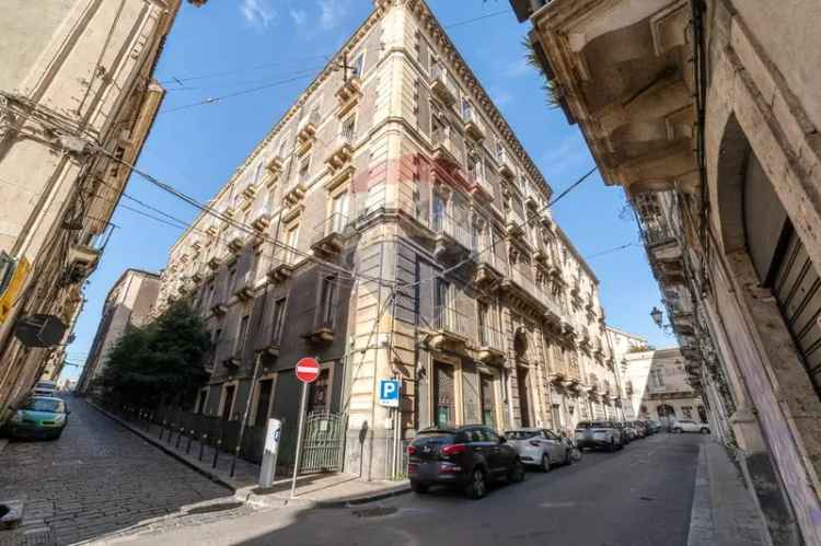 Appartamento in Via San Giuseppe Al Duomo, Catania, 9 locali, 3 bagni