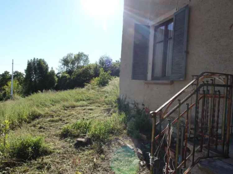 Rustico-casale-corte in Vendita a Novara di 160 m² con 5 locali