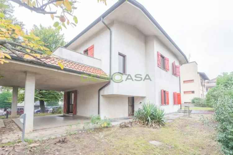 Villa in Via Col di Lana, Seveso, 5 locali, 2 bagni, con box, 280 m²