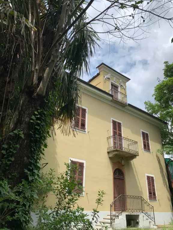 Villa singola in Via Rovereto, Piossasco, 7 locali, 2 bagni, 255 m²