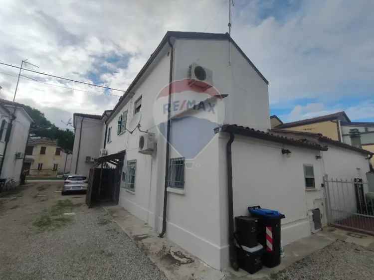 Villetta bifamiliare in Via Primo Maggio, Tresignana, 4 locali, 73 m²