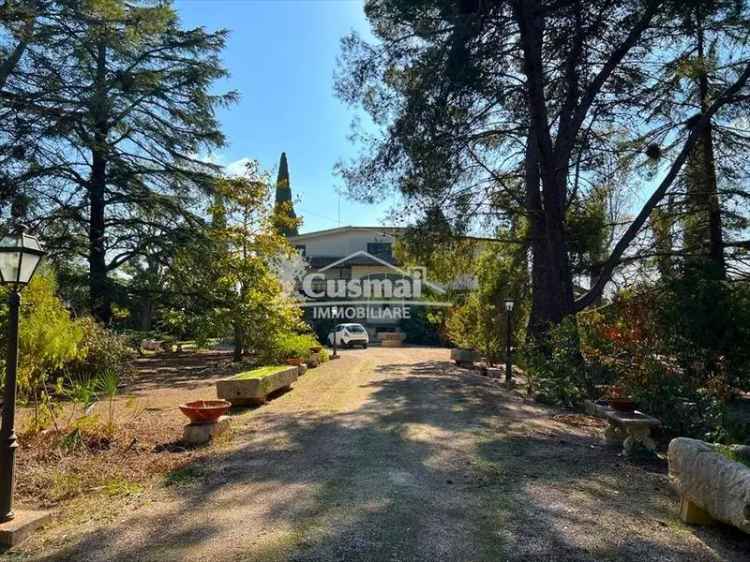 Villa bifamiliare via Benedetto Croce, Castel del Monte, Andria