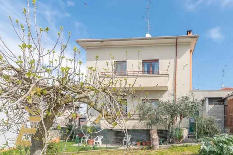 Villa bifamiliare Strada Mazzucchetto Ceriana 40, Centro, Valenza