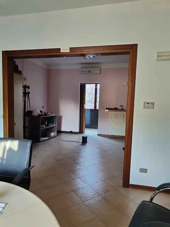 Appartamento in Piazza Matteotti, Pegognaga, 5 locali, 2 bagni, 31 m²