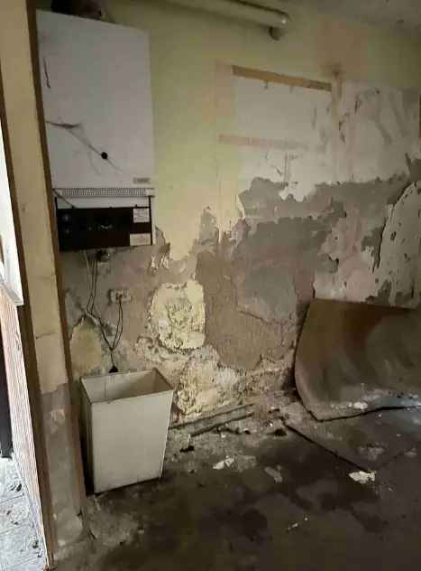 PORZIONE DI CASA CON 2 CAMERE E CUCINA SEPARATA