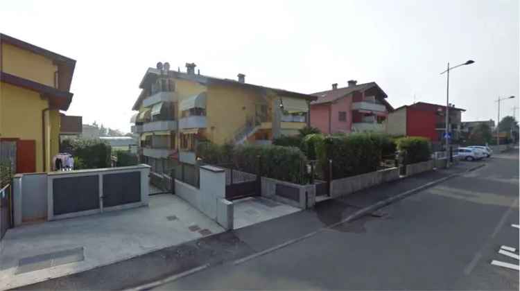 Appartamento in Via Locatelli 32, Boltiere, 5 locali, 1 bagno, garage