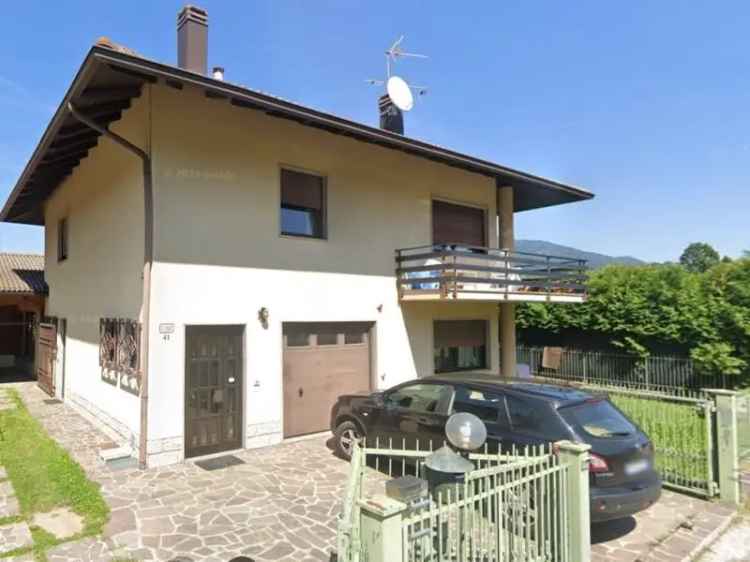 Casa-singola in Vendita a Trento di 220 m² con 10 locali