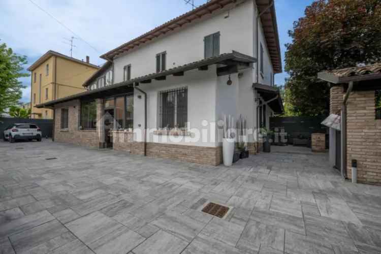 Villa bifamiliare via Piella 1B, Centro, Castelfranco Emilia