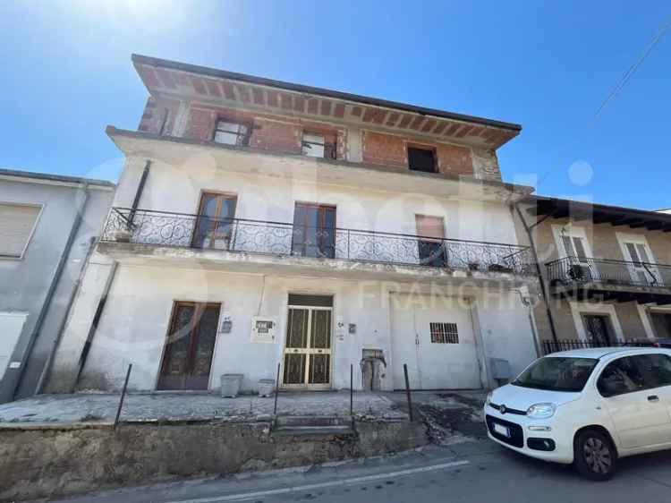 Casa Indipendente in Via Luigi Corniello, 14, Alvignano (CE)