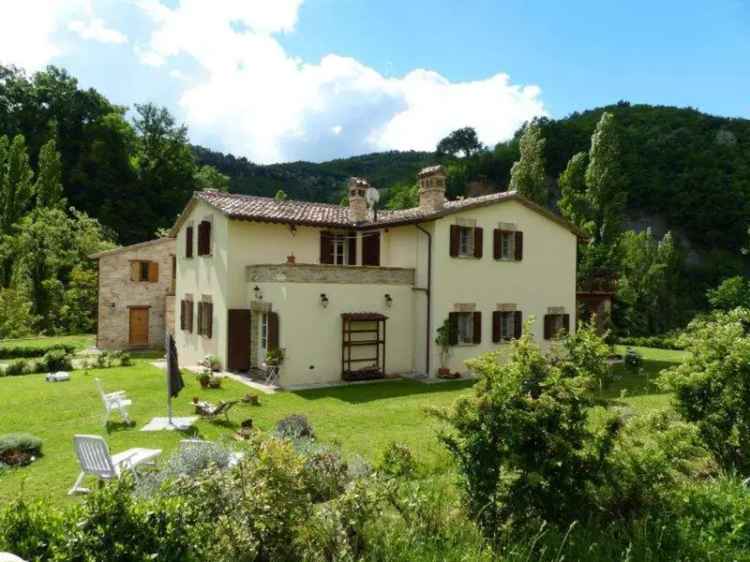 Villa in Borgo mercatale, Urbino, 15 locali, giardino privato, 495 m²